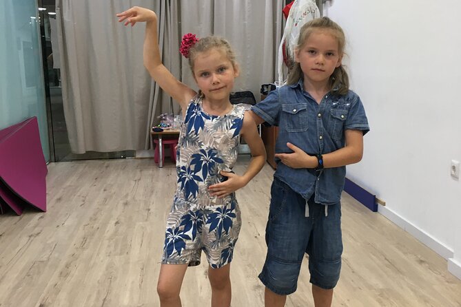 45 minutes flamenco dance class for family in Málaga - Key points to know before booking