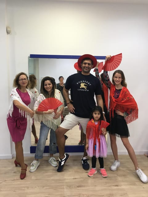 45 minutes flamenco dance class for family in Málaga - The parent participation question