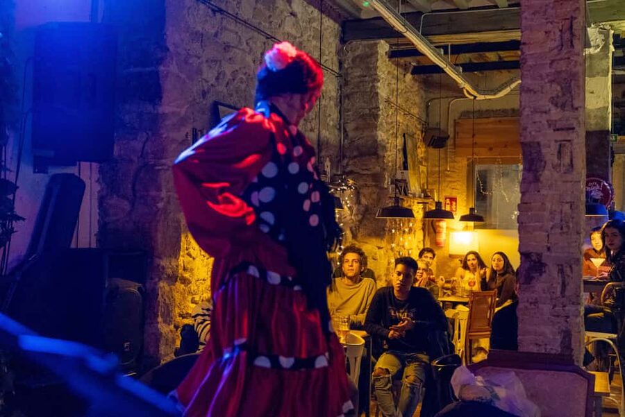 Alicante: Fusion Flamenco Show and Gastronomy at Blacky Bar - A small Alicante room with real flamenco energy