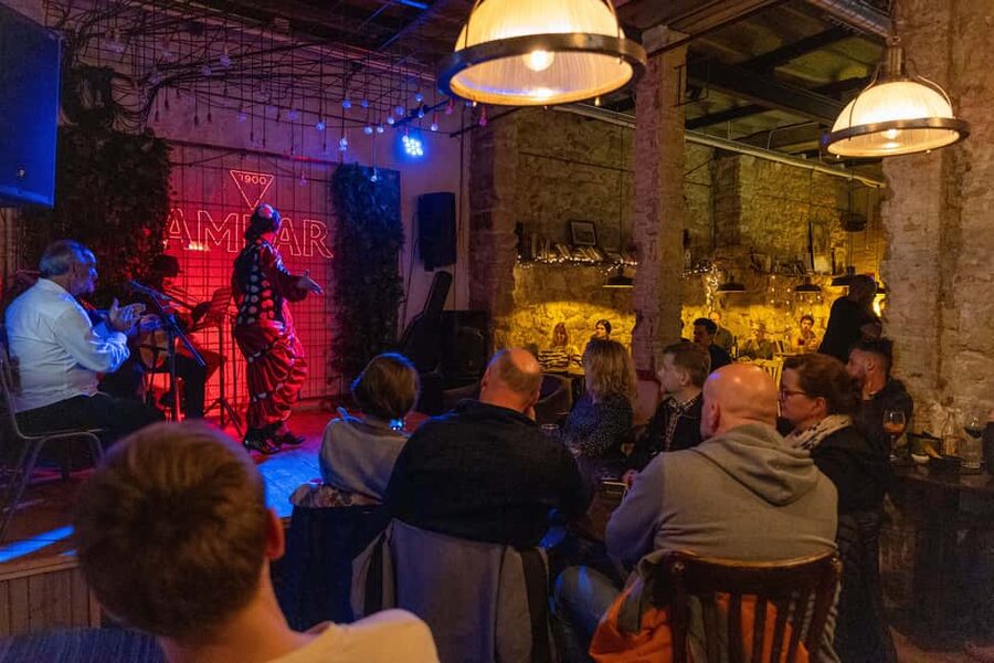 Alicante: Fusion Flamenco Show and Gastronomy at Blacky Bar - Arriving on Villavieja Street