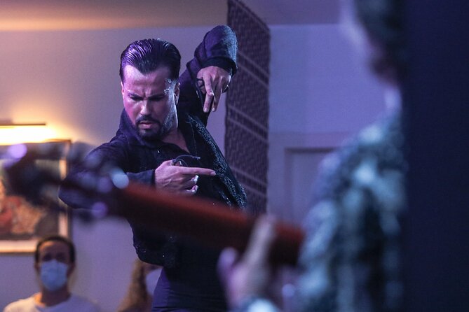 Authentic flamenco show. Alegria and gastronomy Malaga - A small theatre means intimacy, with a few tradeoffs