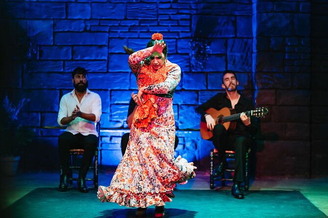 Baraka Triana. Flamenco show with drink - The included drink and the tapas option