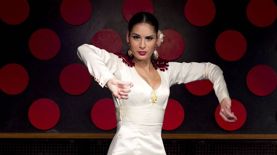 Barcelona: 4-Hour Tapas Evening Tour and Flamenco Show - La Boquería and the limits of the market stop