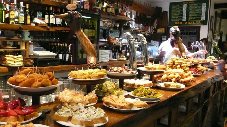 Barcelona: 4-Hour Tapas Evening Tour and Flamenco Show - Guides make the difference