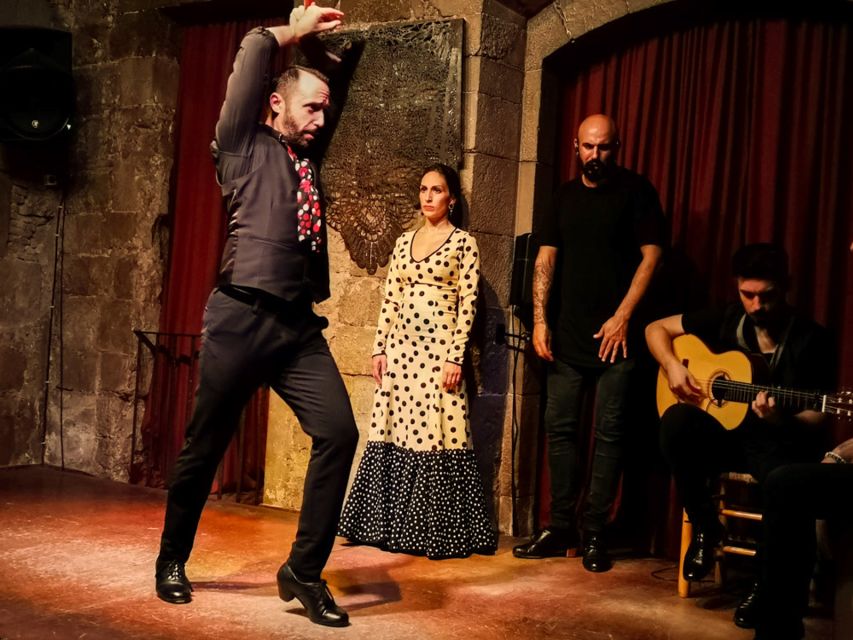 Barcelona: City Tour & Flamenco Show with Wine & Tapas - Born district streets and a stop at Taller de Tapes