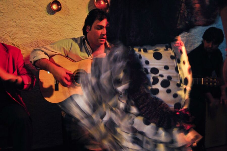Barcelona: City Tour & Flamenco Show with Wine & Tapas - Santa Maria del Mar and the story of the port