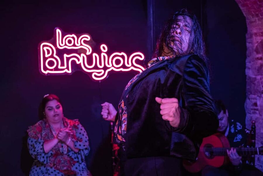 Barcelona: Espectáculo de Flamenco íntimo en Las Brujas - What happens during the 50-minute show