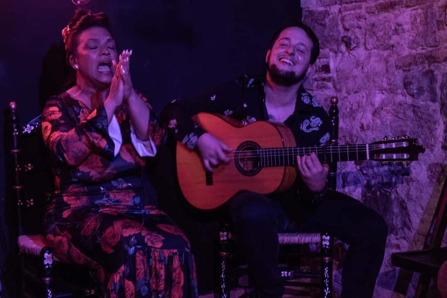Barcelona: Espectáculo de Flamenco íntimo en Las Brujas - Best ways to plan the evening
