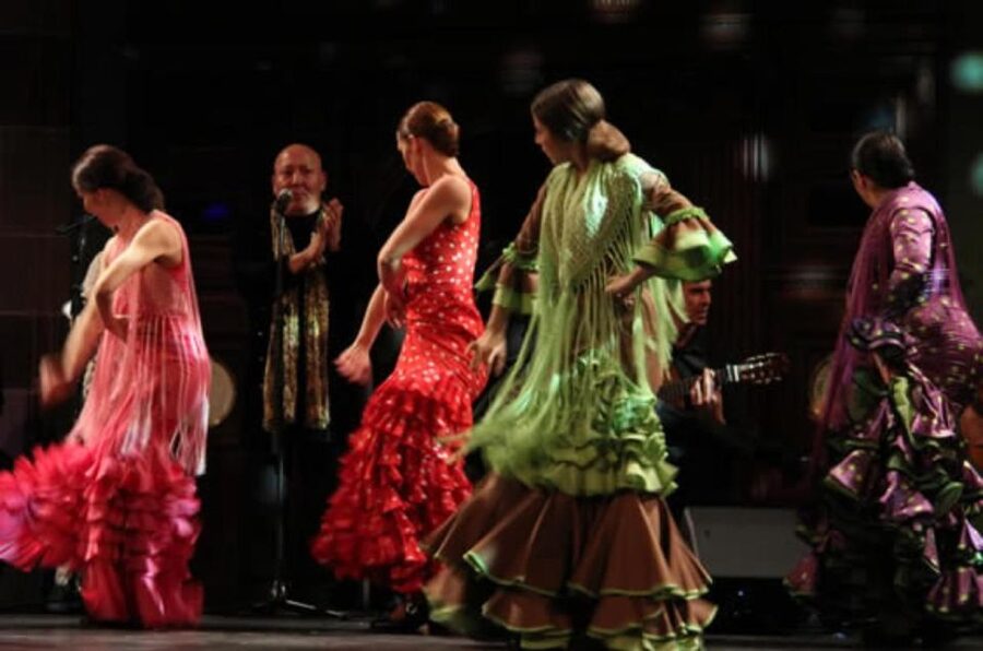 Barcelona: Flamenco at El Patio Andaluz with Optional Dinner - How the music and dance work together