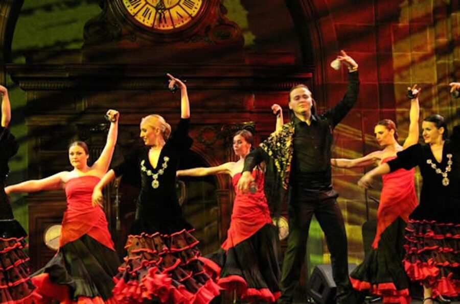 Barcelona: Flamenco at El Patio Andaluz with Optional Dinner - Choosing show only or dinner