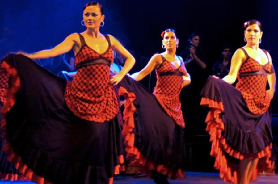 Barcelona: Flamenco at El Patio Andaluz with Optional Dinner - What the dining setup means for your evening