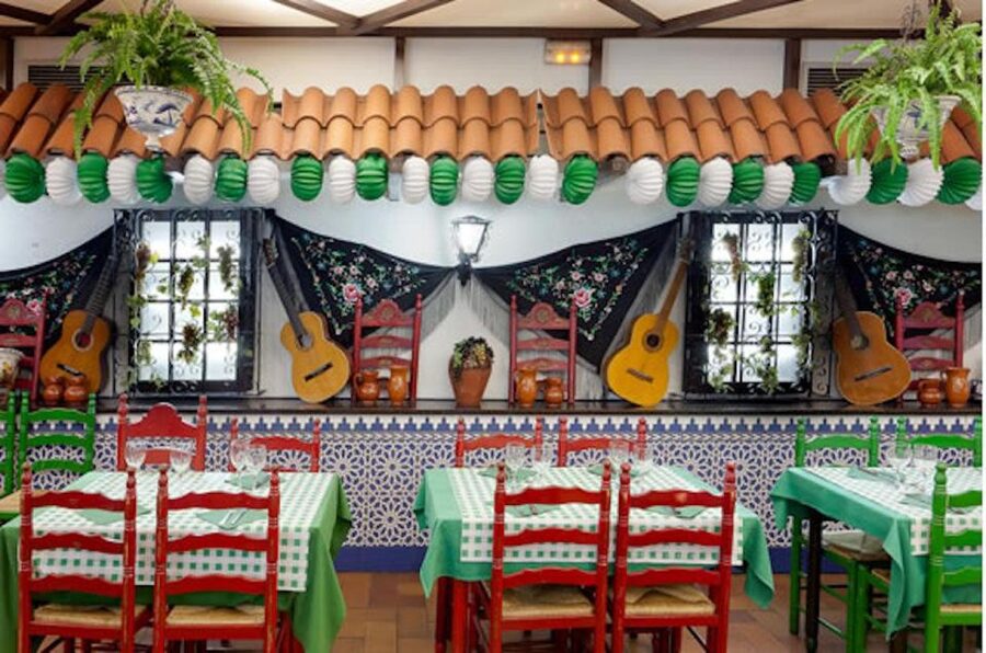 Barcelona: Flamenco at El Patio Andaluz with Optional Dinner - What the one-hour flamenco show offers
