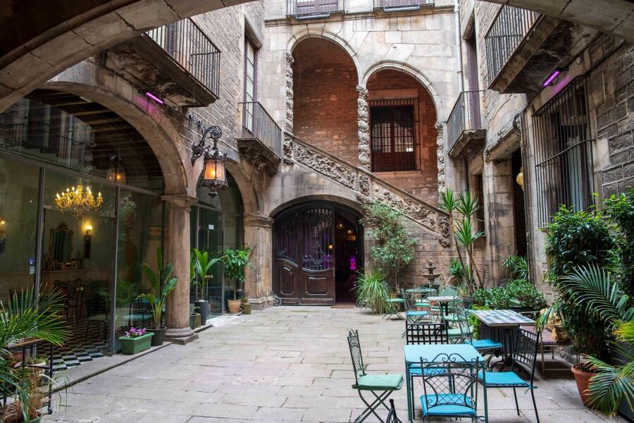 Barcelona: Flamenco Show at Palau Dalmases - Seating, drinks, and the real value of the ticket