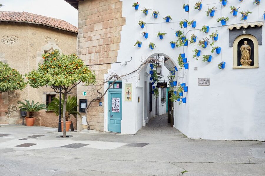 Barcelona: Flamenco Show with Dinner at Tablao de Carmen - Make the most of the 4 PM Poble Espanyol entry
