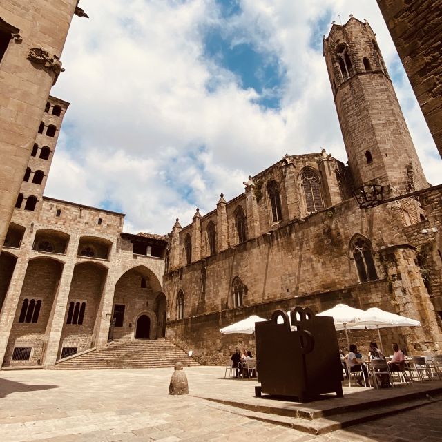 Barcelona: Gothic Quarter and Flamenco Show (Small Group) - Plaça Sant Felip Neri and the quieter side of the quarter
