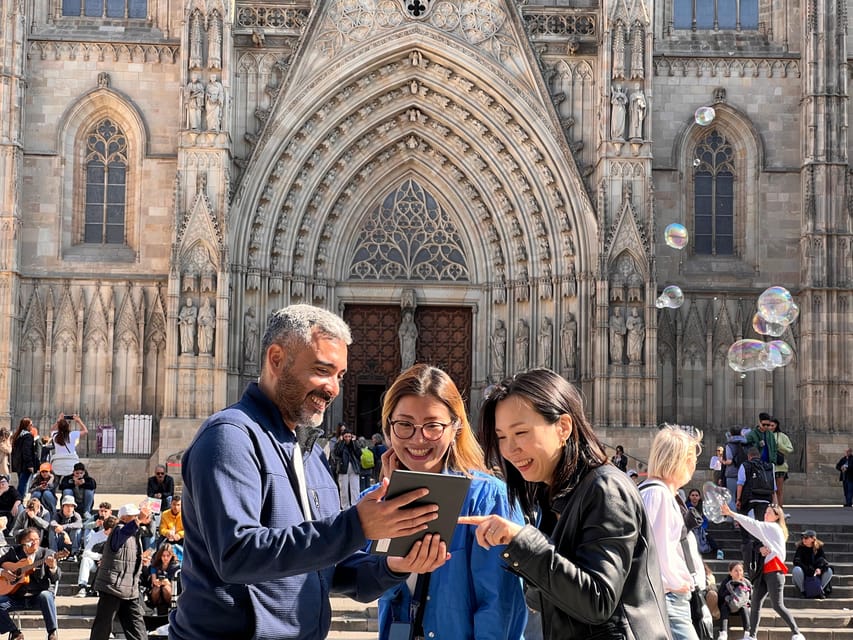 Barcelona: Gothic Quarter Guided Tour with Flamenco & Tapas - Key points at a glance