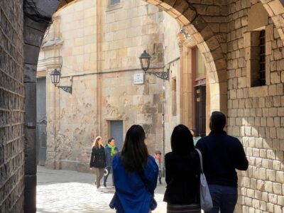Gothic Quarter Guided Tour with Flamenco & Tapas