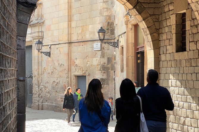 Barcelona Gothic Quarter Tour and Flamenco Show - Plaça de Catalunya and the walk into Barri Gòtic