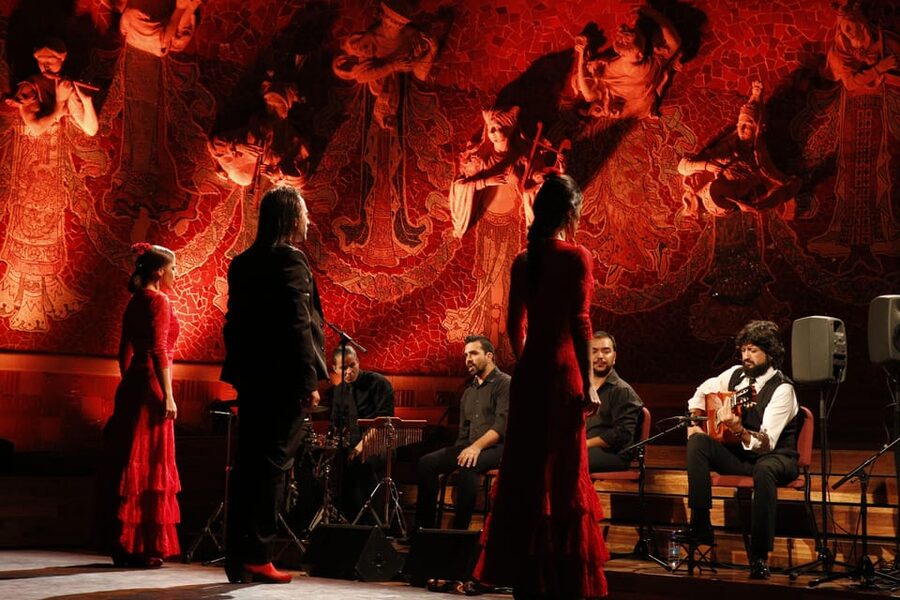 Barcelona: Gran Gala Flamenco Show Entry Ticket - Teatre Poliorama: a smaller, more intimate option