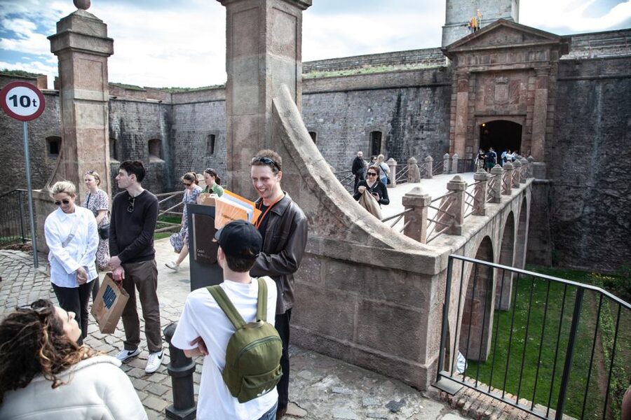 Barcelona: Montjuïc Walking Tour With Optional Flamenco Show - Ending at the Magic Fountain