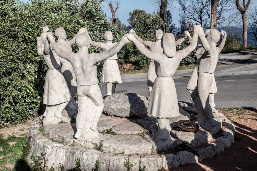 Barcelona: Montjuïc Walking Tour With Optional Flamenco Show - Adding the Castle Tour and Flamenco Show