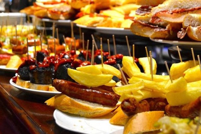 Barcelona Old Town Night Small Group Tour with Tapas & Flamenco - Small details that can improve your night
