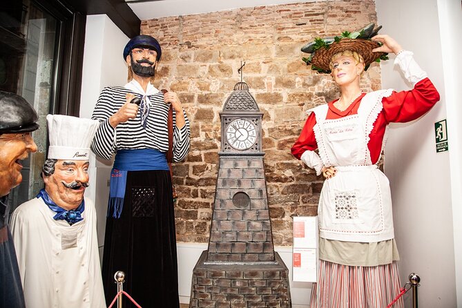 Barcelona Old Town Tour With Optional Flamenco Show - Plaça de Sant Jaume and Catalan power