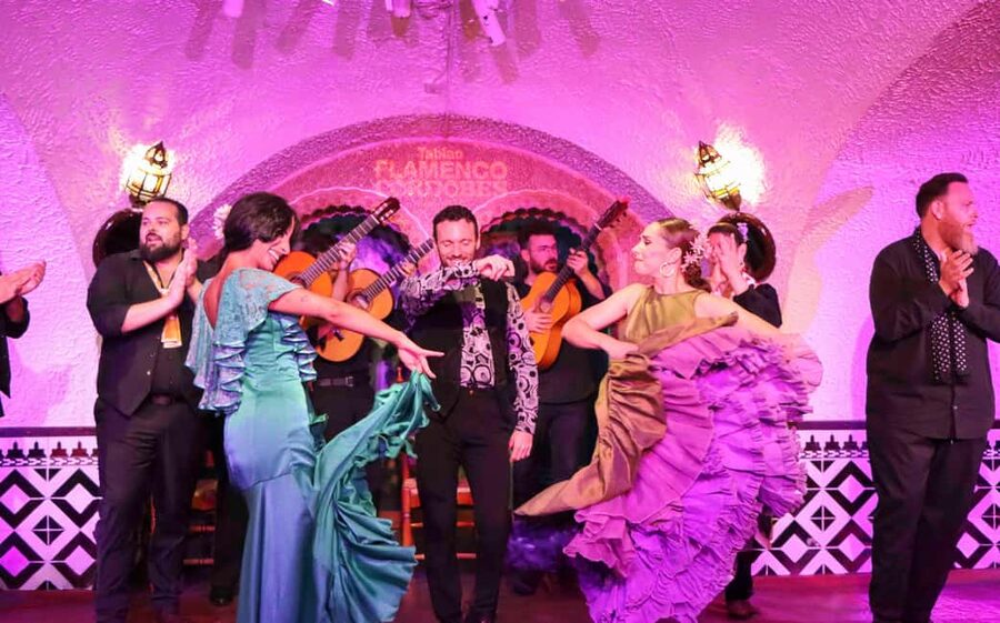 Barcelona: Tablao Flamenco Cordobes with Food/Drink Options - Why Tablao Cordobes feels different from a stage show