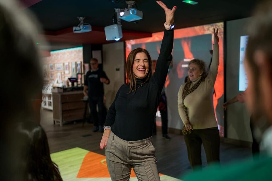 Dive In and Discover: Flamenco in an Interactive Journey - Singing, dancing, clapping, and guitar basics