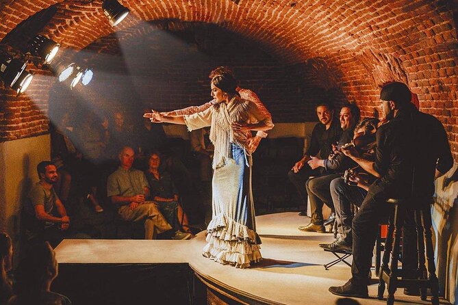 Essential Flamenco: Pure Flamenco Show in the Heart of Madrid - The atmosphere: simple, direct, and free of distractions