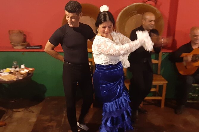 Flamenco Esencia: an unforgettable, intimate and local show/experience - Entering Quedá de Triana at Calle Duarte 3