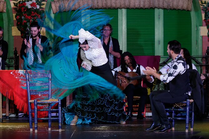 Flamenco Show and Dinner in Seville - Dinner and tapas during the show