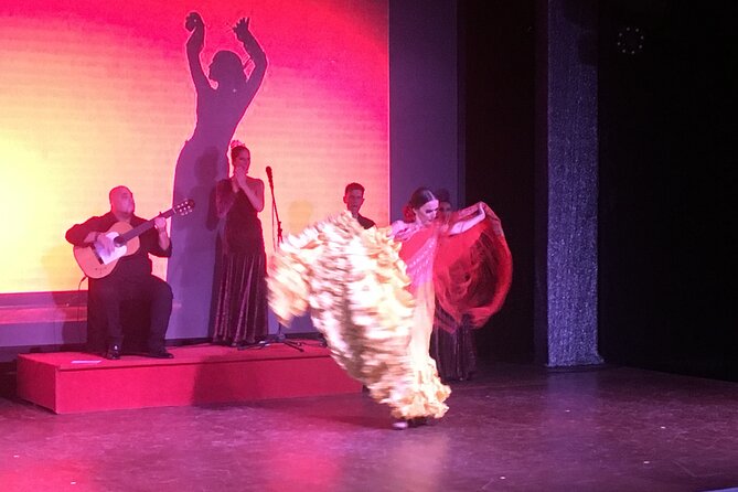 Flamenco Show at the Coliseo theater in San Miguel - The welcome sangria and evening setup