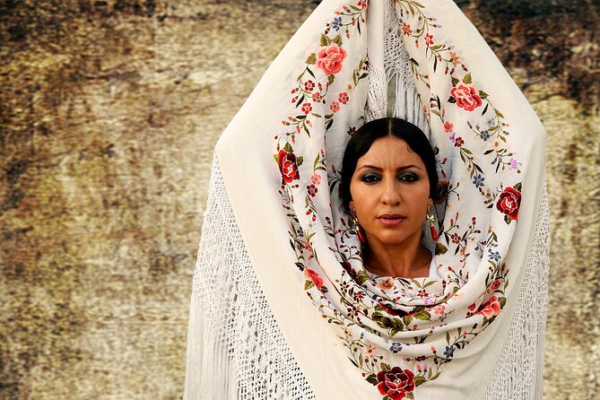 Flamenco show at the foot of the Giralda in Seville - Who will enjoy this show most?