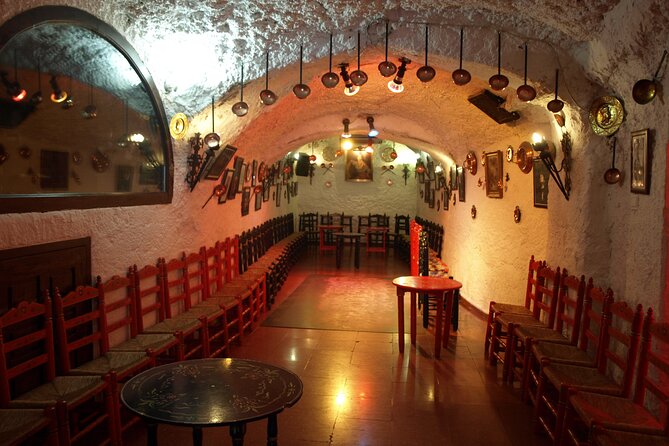 Flamenco Show in the Caves of Sacromonte - The drink and evening service