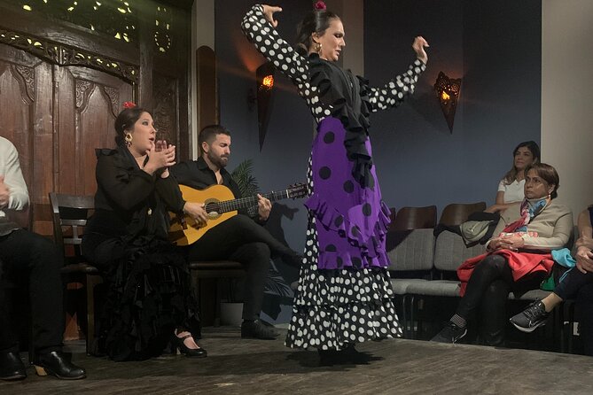 Flamenco show in the heart of Triana - The artists are the heart of the experience