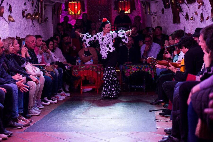 Flamenco Show: Zambra in Cuevas del Sacromonte - The evening begins at the cave entrance