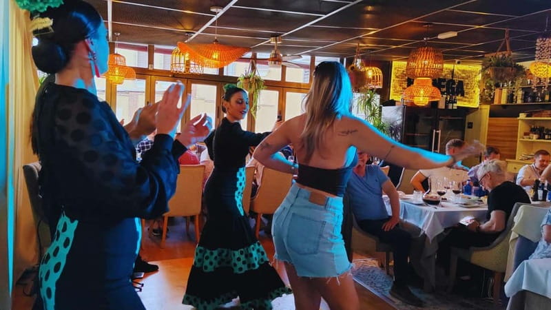 Fuengirola: Flamenco Show & Dinner at Tipi Tapa, near Mijas - The final moment on stage