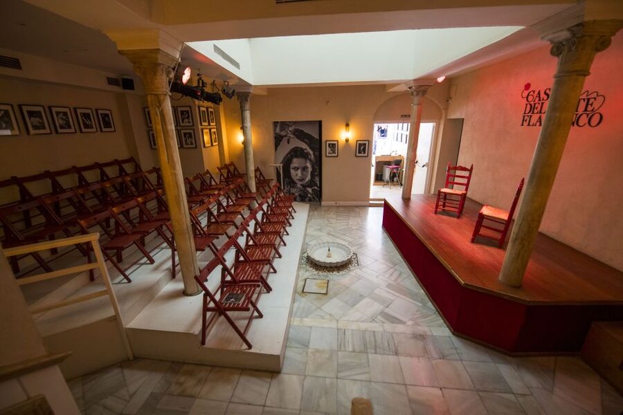 Granada: 1-Hour Traditional Flamenco Show - Four performers, four parts of the flamenco sound