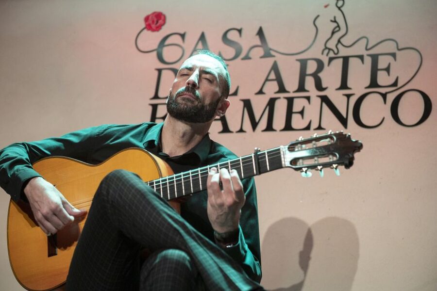 Granada: 1-Hour Traditional Flamenco Show - Why the performance feels so intense