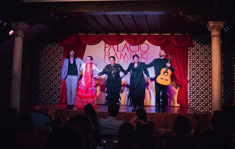 Granada: 1-Hour Traditional Flamenco Show at Palacio - Key points to know before you book