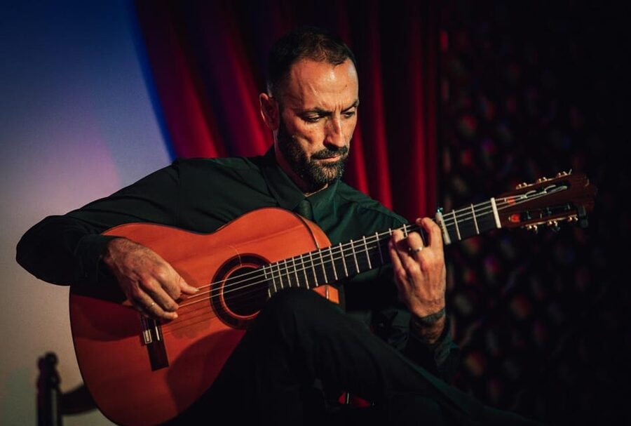 Granada: 1-Hour Traditional Flamenco Show at Palacio - What happens during the one-hour performance