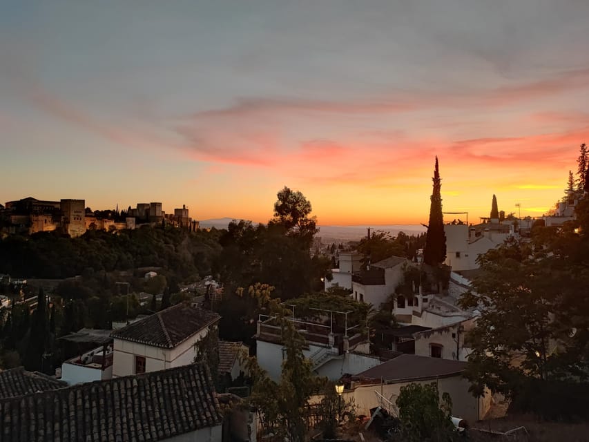 Granada: Albaicín and Sacromonte Sunset Tour & Flamenco Show - Starting beside Granada’s old law courts