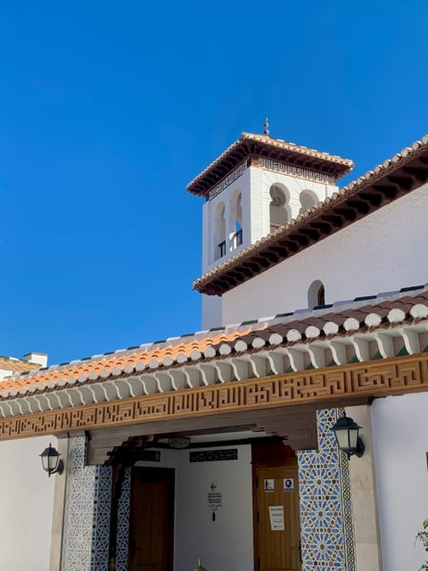 Granada: Albaicín and Sacromonte Sunset Tour & Flamenco Show - One hour at Tablao Flamenco La Alborea