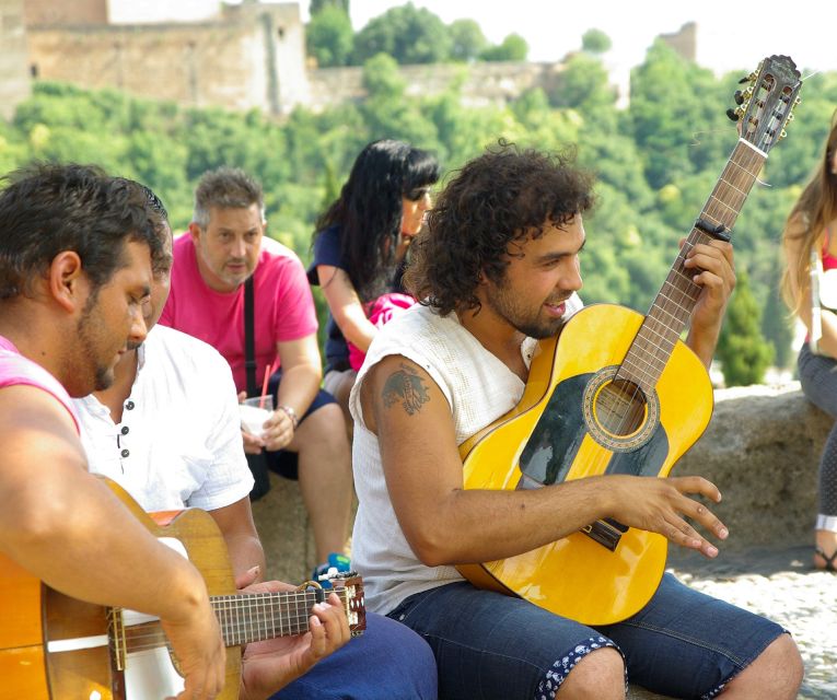 Granada: Albaicín & Sacromonte Walking Tour & Flamenco Show - Walking the Albaicín’s winding streets
