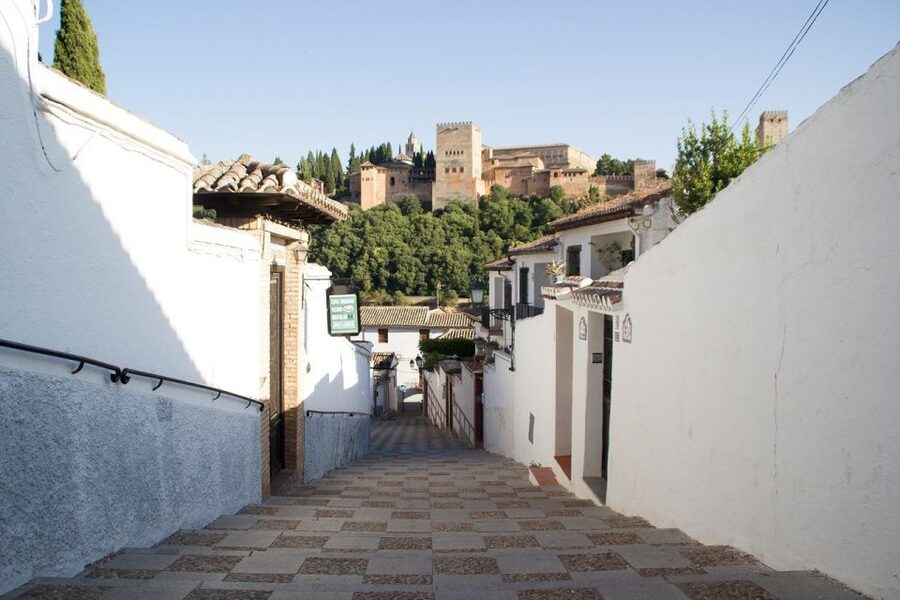 Granada: Albaicín & Sacromonte Walking Tour & Flamenco Show - The San Nicolas viewpoint at dusk