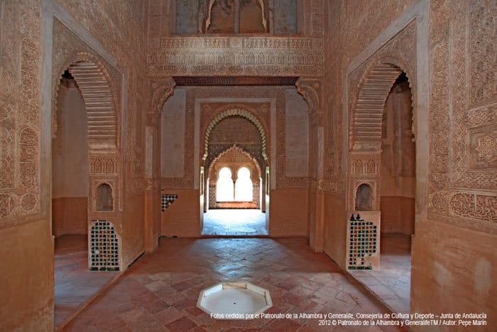 Granada: Alhambra Guided Tour and Flamenco Show - Generalife Gardens, a quieter hour