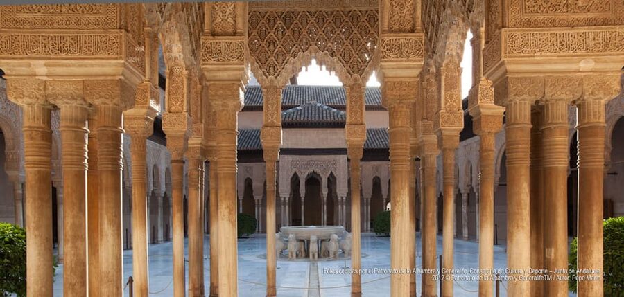 Granada: Alhambra Guided Tour and Flamenco Show - Flamenco in a Sacromonte cave