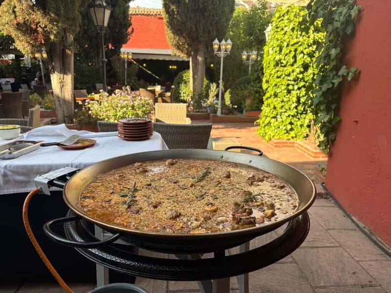 Granada: Dinner with Paella on a Terrace in the Albayzín and Live Flamenco - A garden dinner in the Albaicín