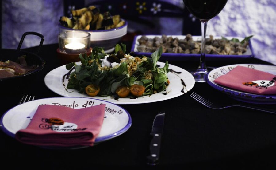 Granada: Flamenco Show at Templo del Flamenco with Drink - The drink and meal choices